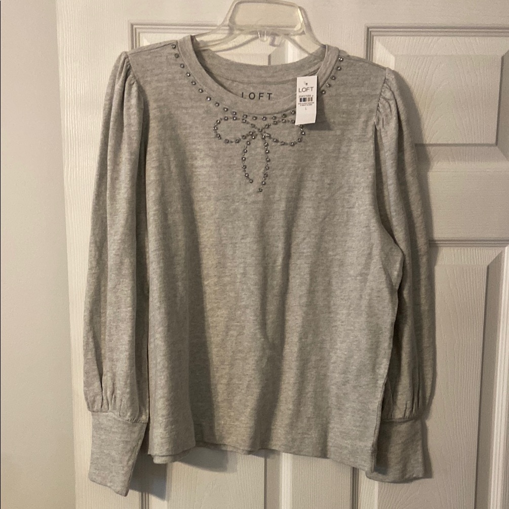 Loft Heather Gray Top With Embellished Bow Size L Brand New Length 23” Bust 42”